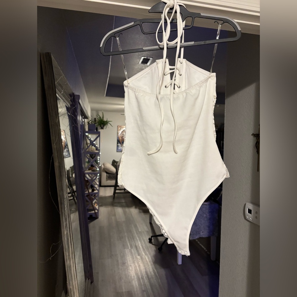 White Lace-Up Halter Bodysuit - Picture 4 of 15